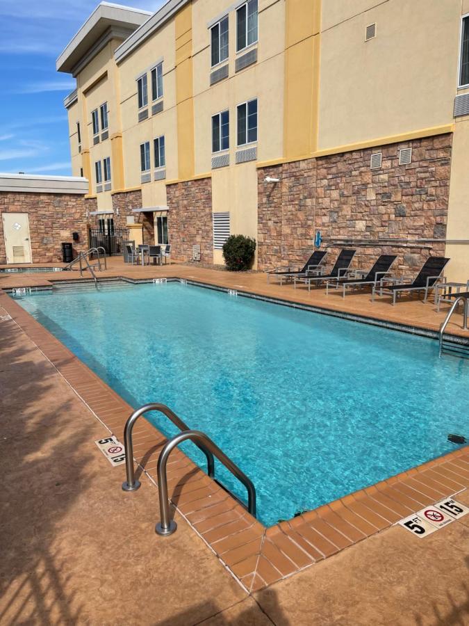 La Quinta By Wyndham Elk City Exterior photo