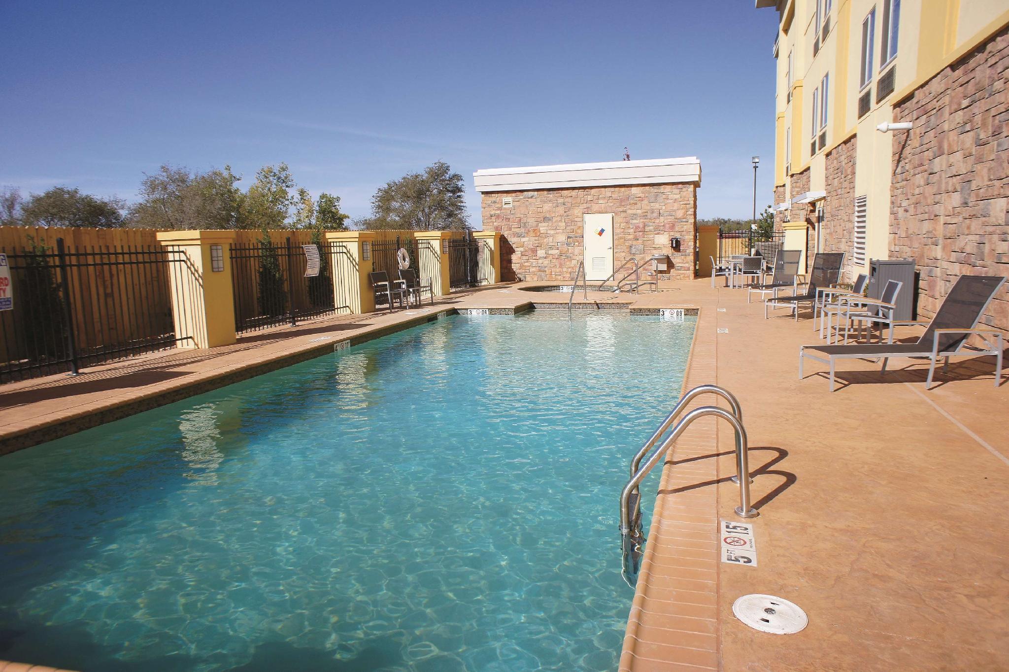La Quinta By Wyndham Elk City Exterior photo